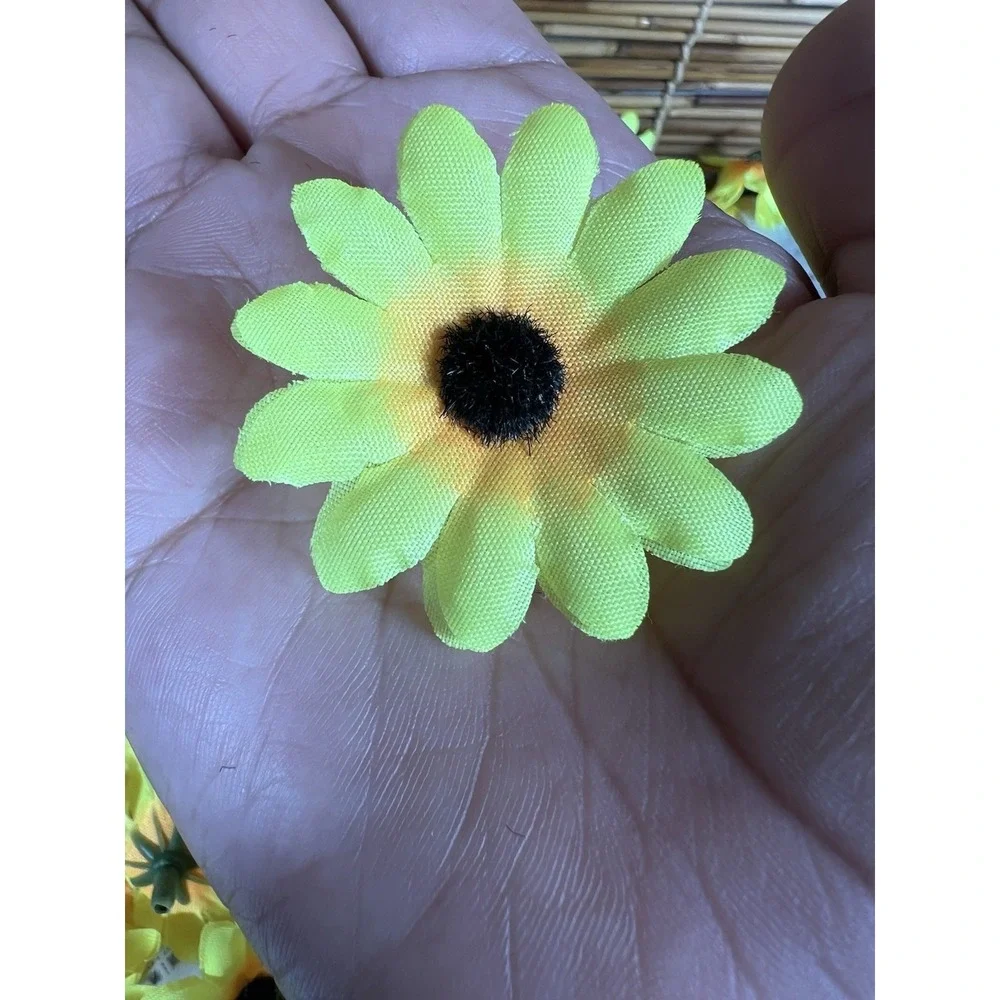 100pcs Artificial Daisies Flower Heads,1.37x1.37x0.78 Inch Fake /Light Yellow